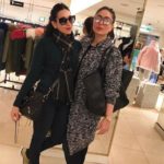 kareena-and-karisma-spotted-shopping-in-london